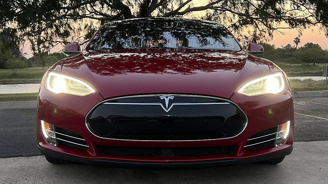 Tesla Model S P85D (2014-2016) front fascia, grille, headlights, bumper, exterior