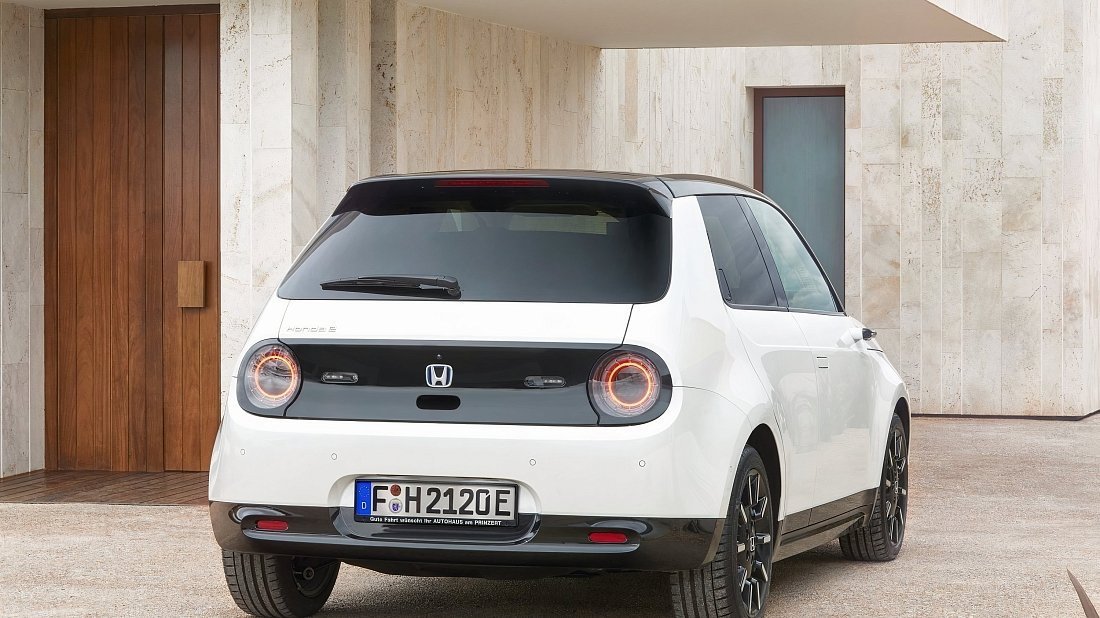 Honda e (2020-2022) rear quarter, three-quarter view, diagonal, exterior