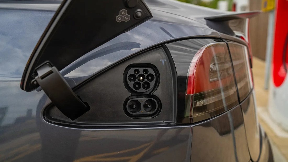 Tesla Model S Plaid (2021-…) charge port Europe, charging, inlet, plug, connector