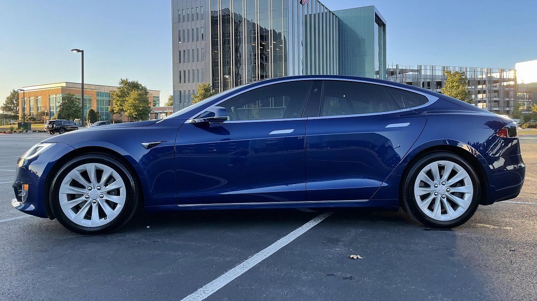 Tesla Model S Standard Range (2019-2020) side profile, silhouette, doors, wheels, exterior