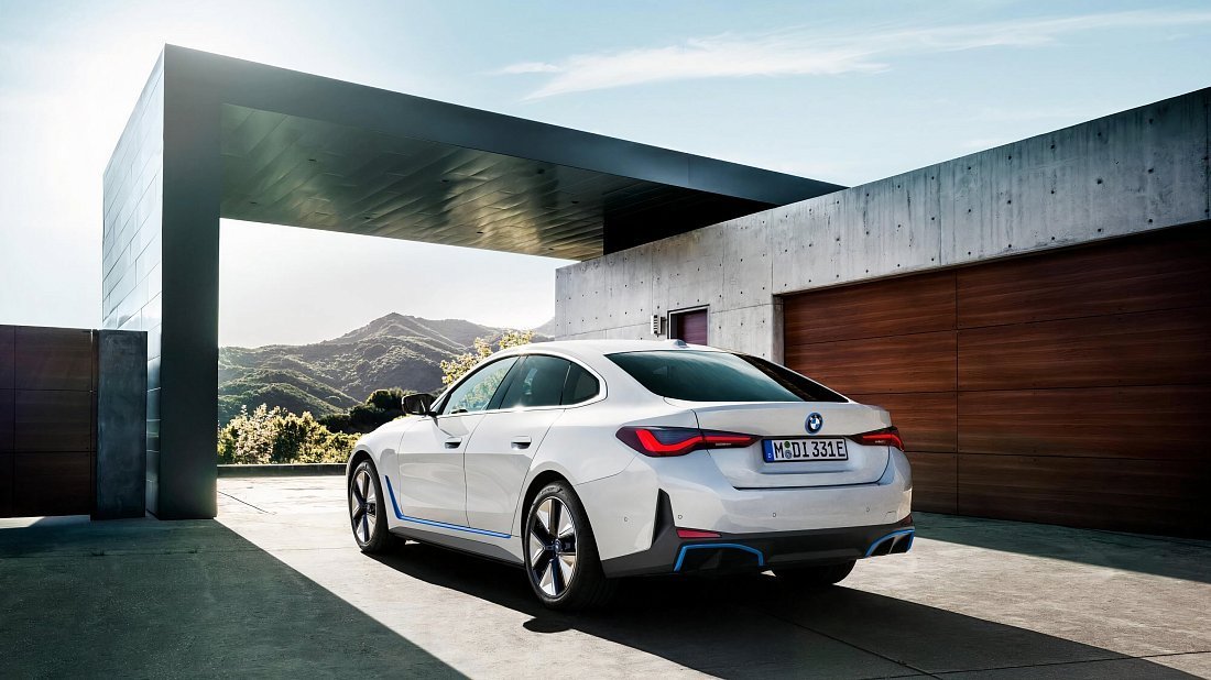 BMW i4 eDrive40 (2021-2024) rear quarter photo, three-quarter view, diagonal, exterior