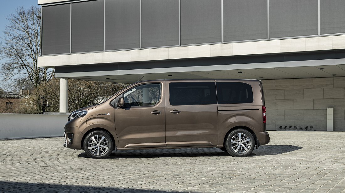 Toyota Proace Verso Electric M 50 kWh (2021-2024) side profile, silhouette, doors, wheels, exterior