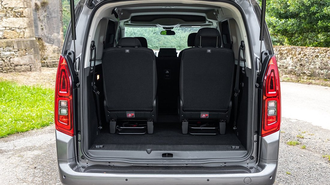 Toyota Proace City Verso Electric L2 50 kWh (2021-2024) trunk, boot, seats up, seats upright, cargo space, cargo volume, cargo capacity, storage
