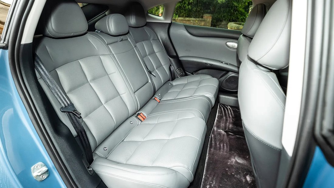 MG IM5 Standard Range (2025-...) rear seats photo, back seats, passenger seats, legroom, headroom, interior