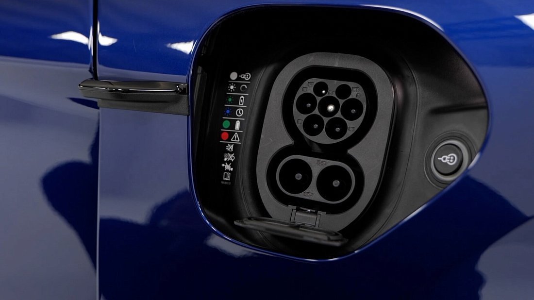 Porsche Taycan 4S Cross Turismo (2021-2024) charge port Europe, charging, inlet, plug, connector