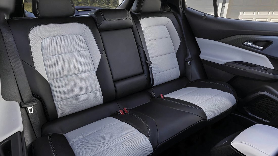 Chevrolet Equinox EV AWD (2024-…) rear seats, back seats, passenger seats, legroom, headroom, interior