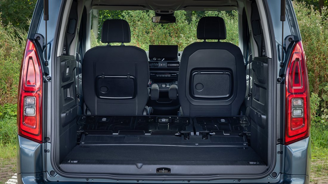 Toyota Proace City Verso Electric L1 52 kWh (2024-...) folded trunk photo, boot, expanded, folded seats, maximum volume, max cargo, max capacity, max storage