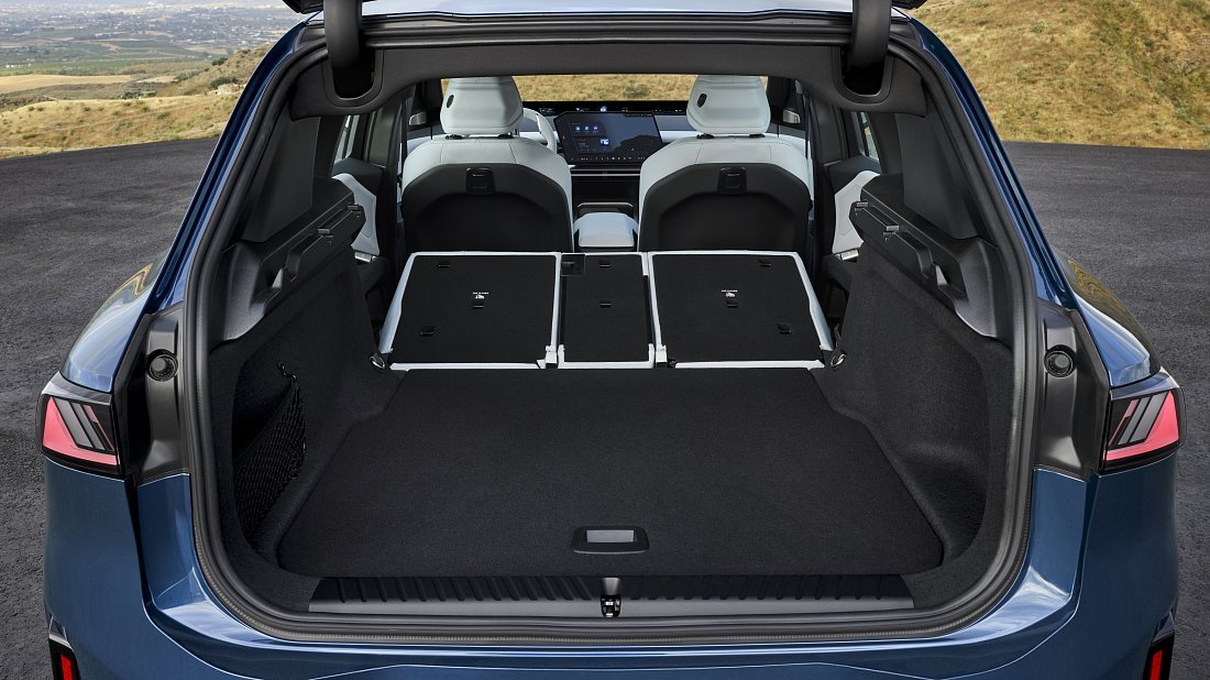 BMW iX3 50 xDrive (2025-…) folded trunk photo, boot, expanded, folded seats, maximum volume, max cargo, max capacity, max storage
