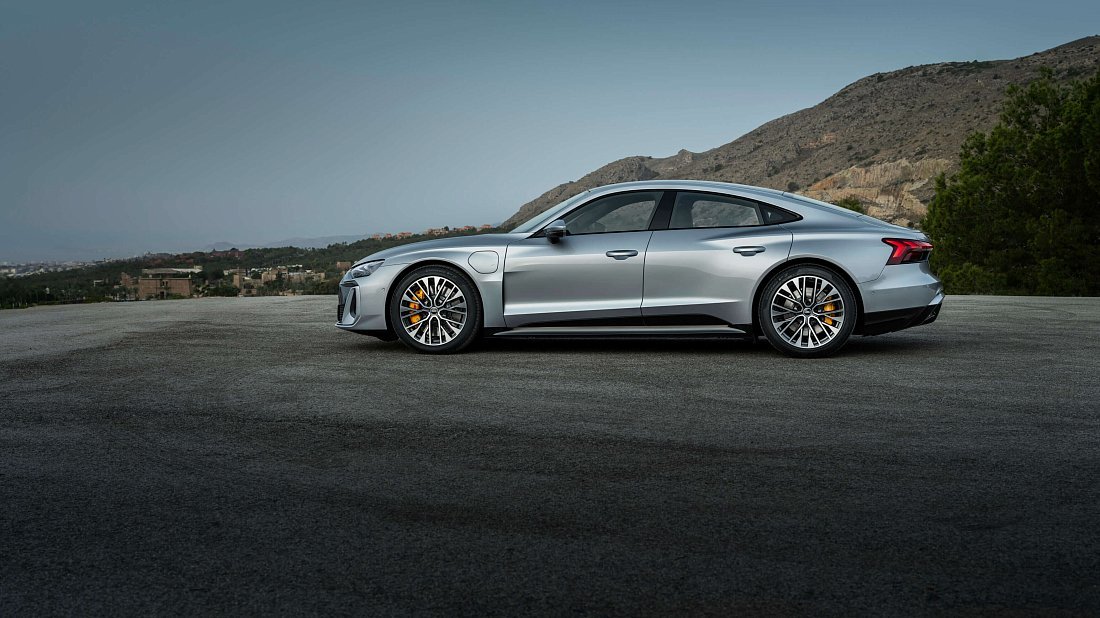 Audi e-tron GT quattro (2025-…) side profile photo, silhouette, doors, wheels, exterior