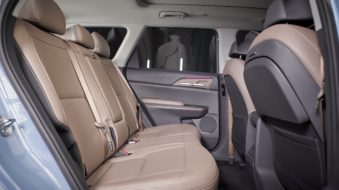 Kia EV5 Long Range FWD (2026-…) rear seats photo, back seats, passenger seats, legroom, headroom, interior