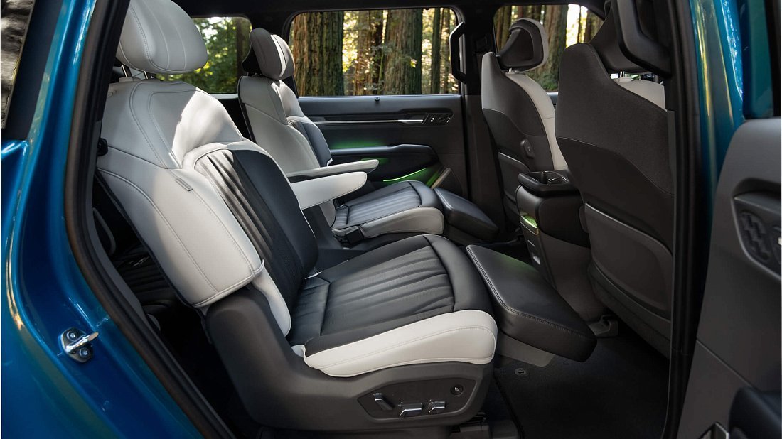Kia EV9 GT Line AWD (2023-…) rear seats photo, back seats, passenger seats, legroom, headroom, interior