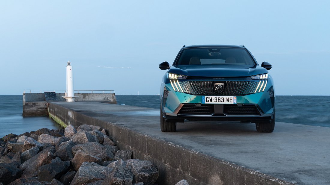 Peugeot e-5008 73 kWh FWD (2024-…) front fascia, grille, headlights, bumper, exterior