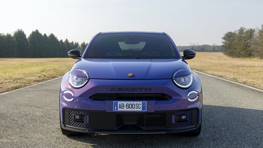 Abarth 600e Scorpionissima (2024-…) front fascia, grille, headlights, bumper, exterior