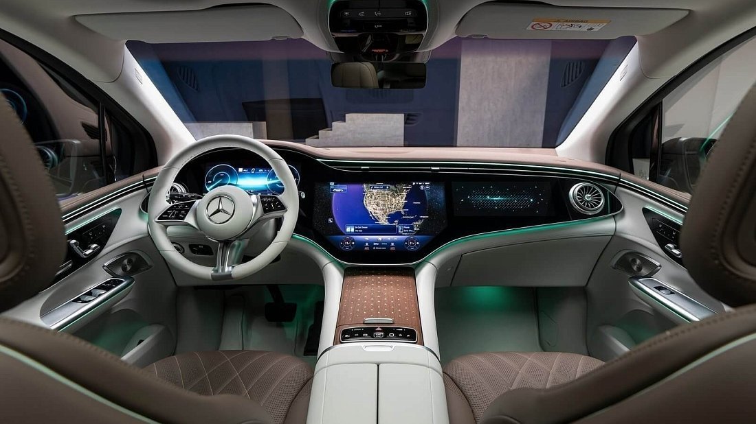 Mercedes EQE SUV 500 4MATIC (2022-2023) interior, front seat, driver seat, dashboard, steering wheel, infotainment, cockpit