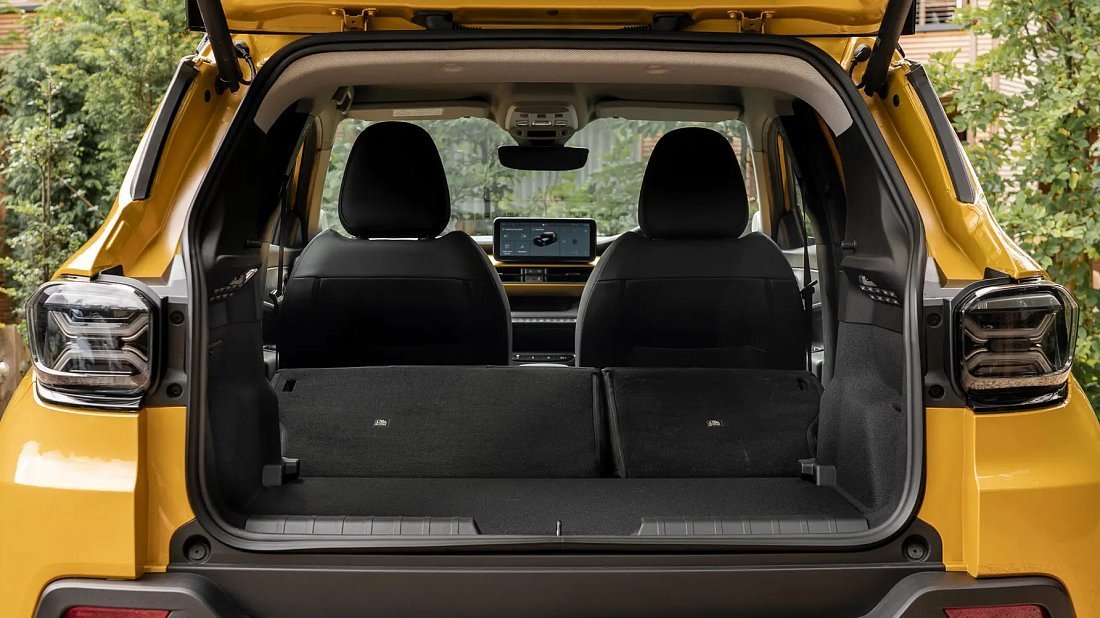 Jeep Avenger Electric (2023-…) trunk, boot, expanded, folded seats, maximum volume, max cargo, max capacity, max storage