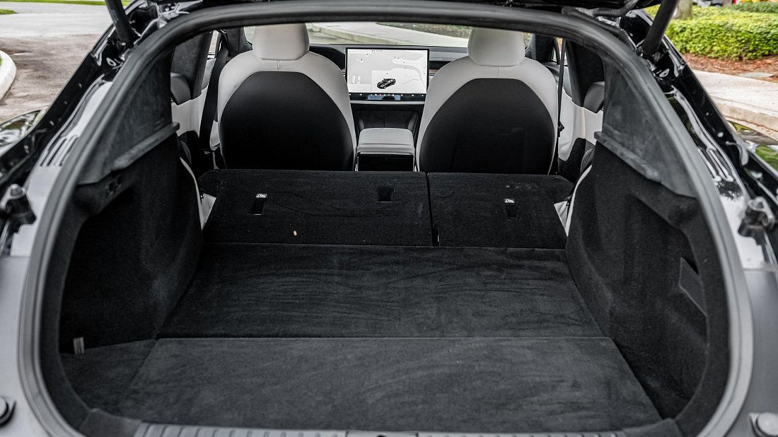 Tesla Model S Dual Motor (2025-…) trunk, boot, expanded, folded seats, maximum volume, max cargo, max capacity, max storage