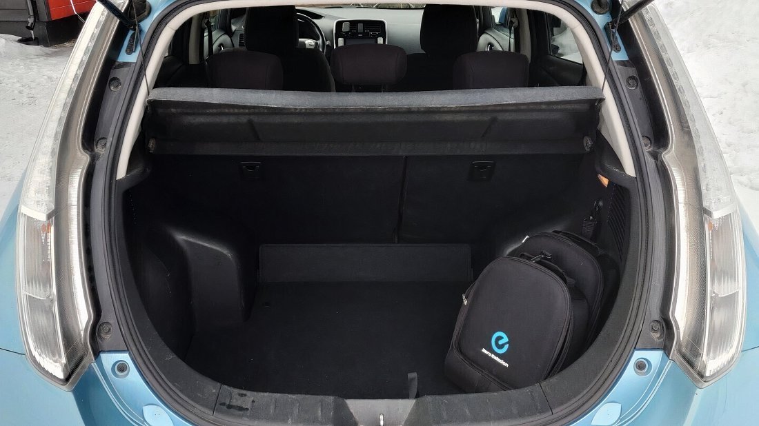 Nissan Leaf 30 kWh (2015-2018) trunk, boot, seats up, seats upright, cargo space, cargo volume, cargo capacity, storage