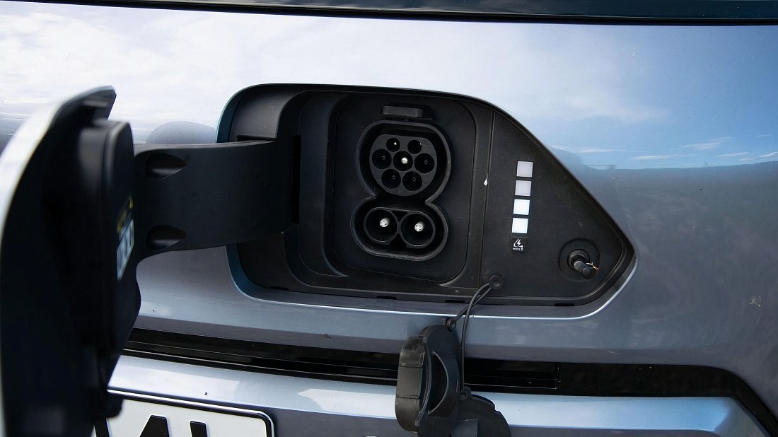 Hyundai Kona Electric Long Range (2023-…) charge port Europe, charging, inlet, plug, connector