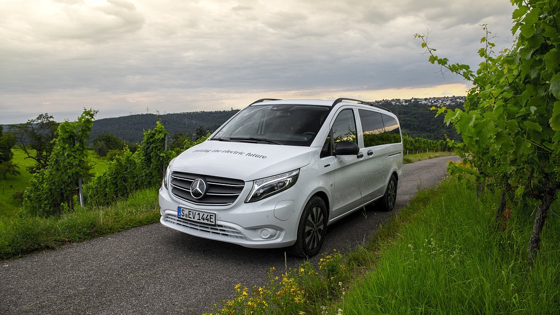 Mercedes eVito Tourer Long 41 kWh (2019-2020) front view photo, front quarter, diagonal, exterior