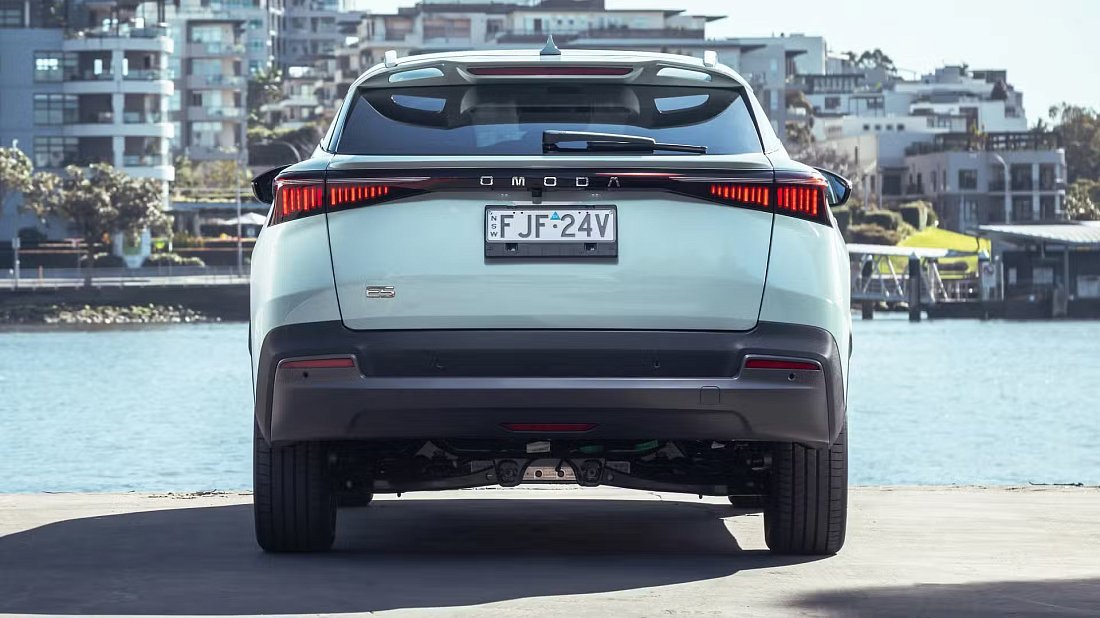 Omoda E5 (2024-...) rear view, taillights, trunk, spoiler, badge, bumper, exterior