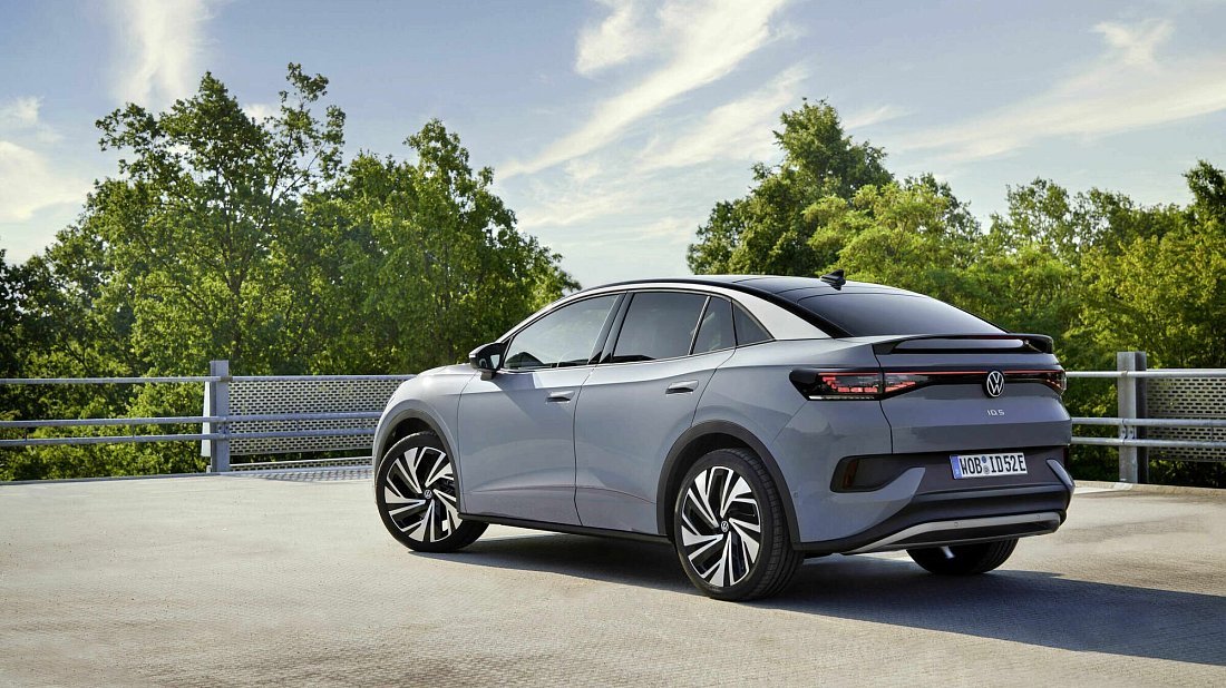 Volkswagen ID.5 Pure (2024-…) rear quarter, three-quarter view, diagonal, exterior