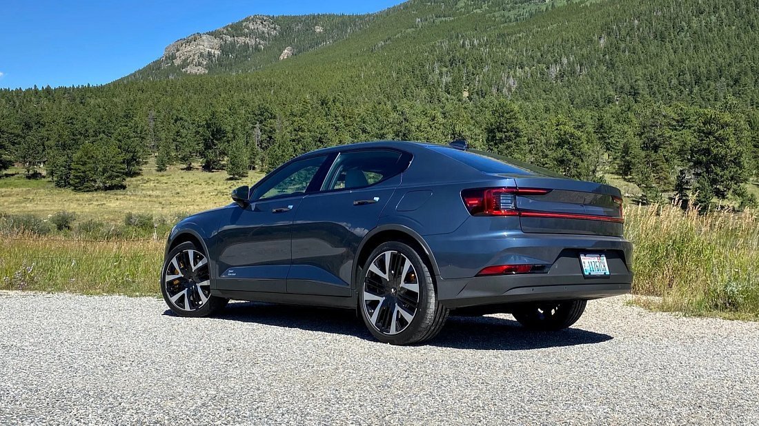 Polestar 2 Long Range Performance (2023-…) rear quarter, three-quarter view, diagonal, exterior