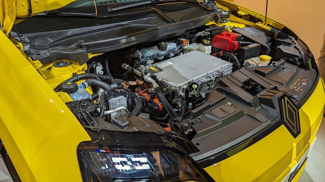 Renault 5 E-Tech EV52 150hp (2024-...) frunk photo, front trunk, under hood, storage, cargo, capacity, bonus space