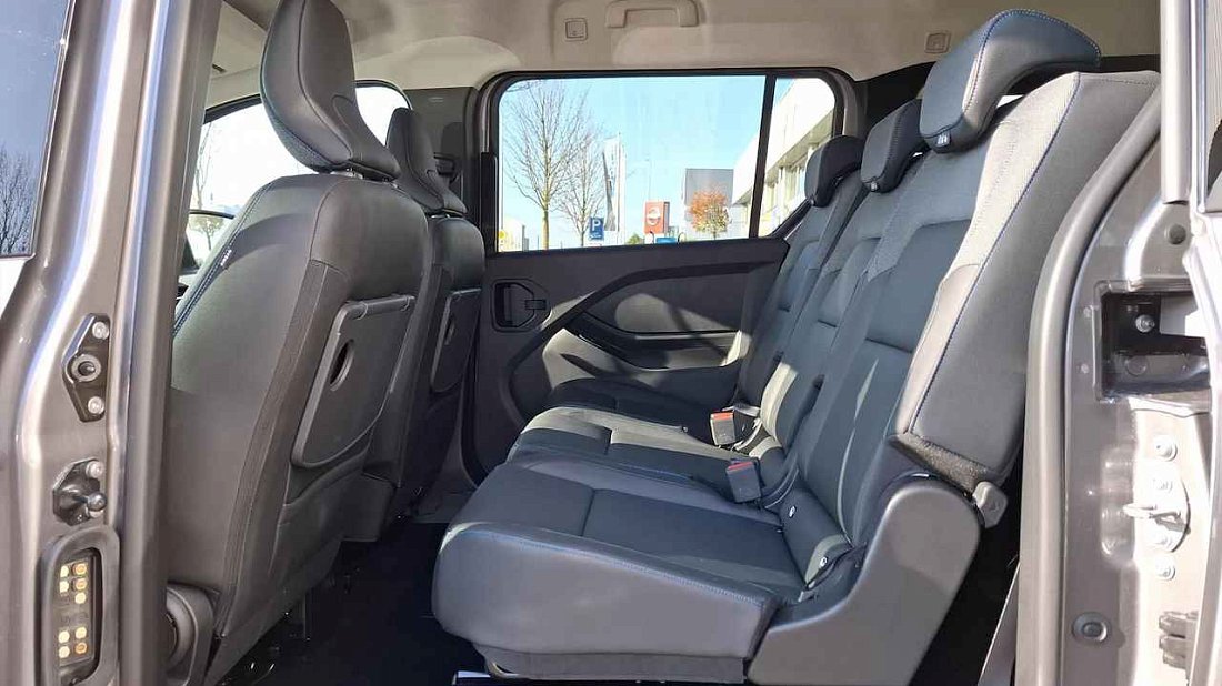 Nissan Townstar Evalia EV L2 (2024-…) rear seats, back seats, passenger seats, legroom, headroom, interior