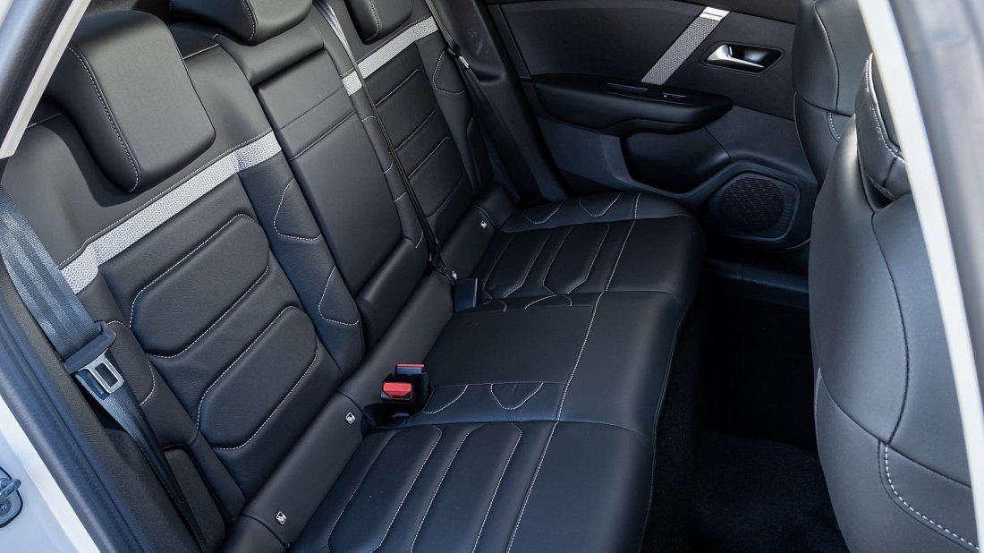 Citroën e-C4 X 54 kWh (2023-2024) rear seats, back seats, passenger seats, legroom, headroom, interior