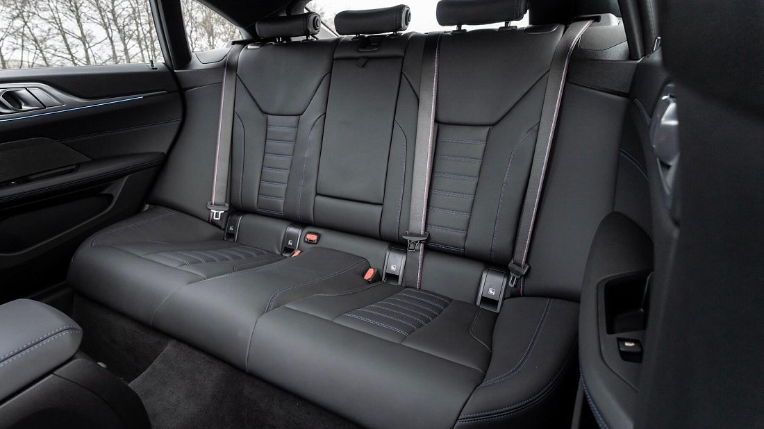 BMW i4 M50 (2021-2024) rear seats, back seats, passenger seats, legroom, headroom, interior