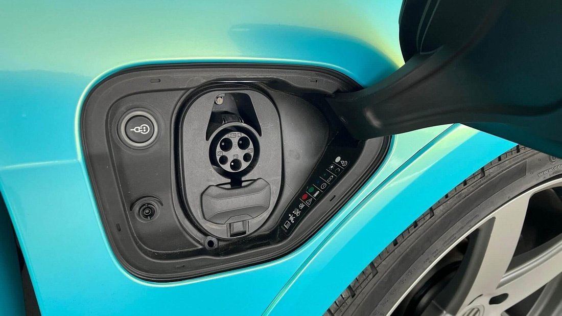 Porsche Taycan Turbo Sport Turismo (2022-2024) charge port USA, charging, inlet, plug, connector