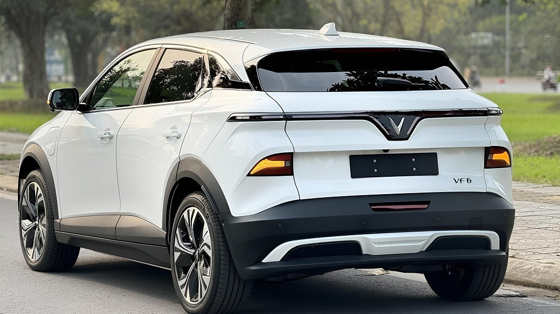 VinFast VF 6 Eco (2024-…) rear quarter, three-quarter view, diagonal, exterior