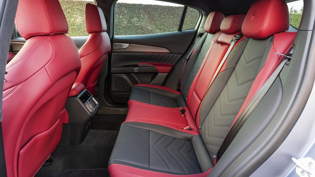 Maserati Grecale Folgore (2024-…) rear seats, back seats, passenger seats, legroom, headroom, interior