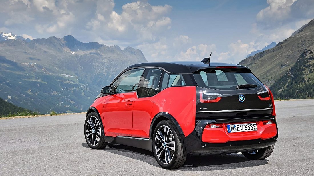 BMW i3s BEV 94 Ah (2017-2018) rear quarter photo, three-quarter view, diagonal, exterior