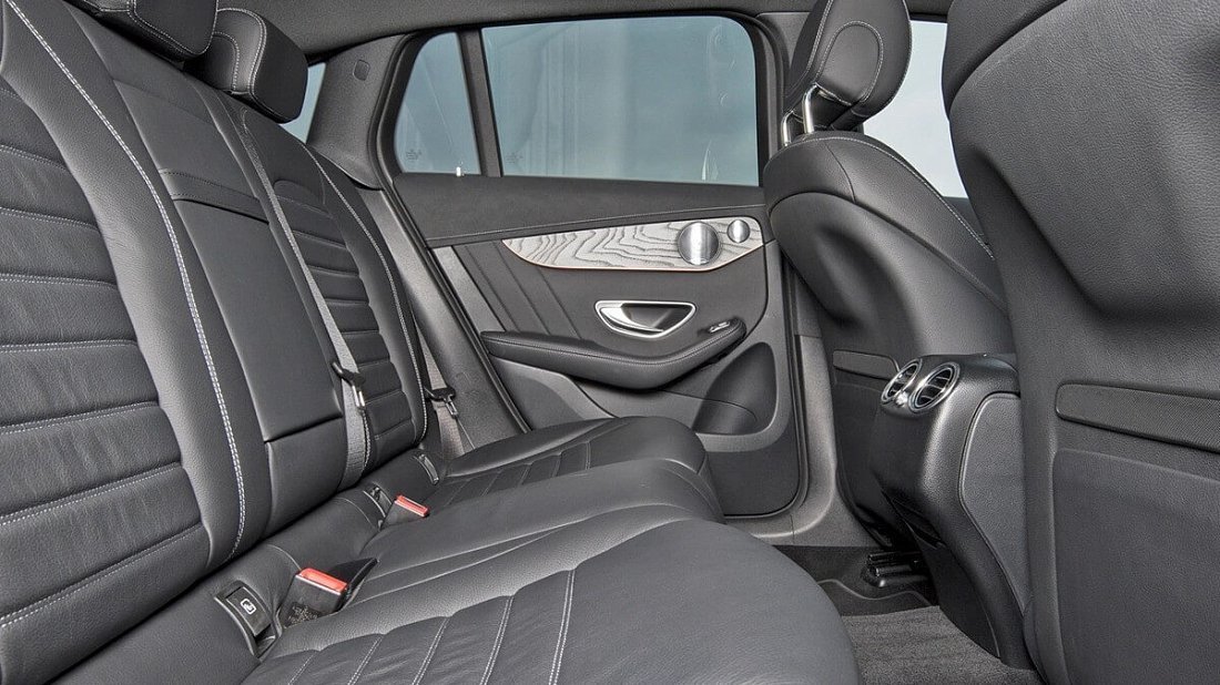 Mercedes EQC 400 4MATIC (2019-2023) rear seats, back seats, passenger seats, legroom, headroom, interior