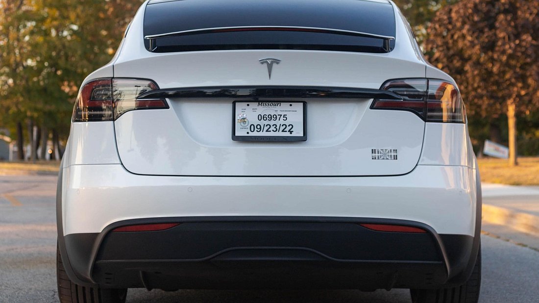 Tesla Model X Plaid (2025-…) rear view, taillights, trunk, spoiler, badge, bumper, exterior