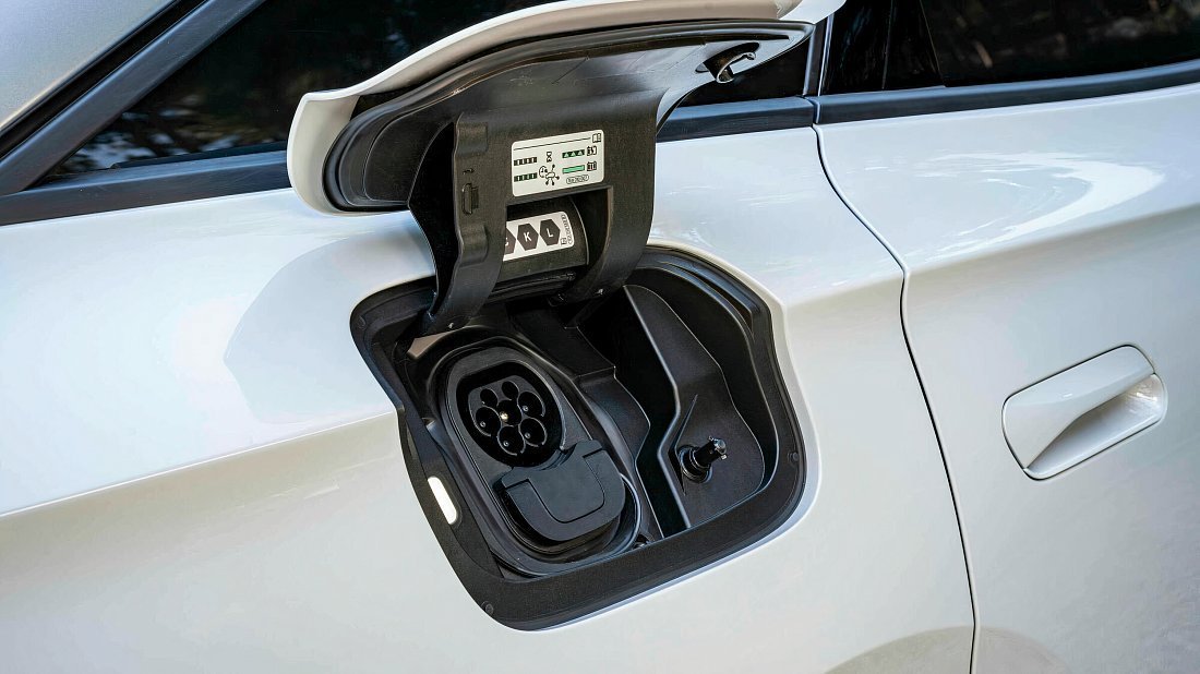 Volkswagen ID.7 Pro S (2024-…) charge port Europe photo, charging, inlet, plug, connector