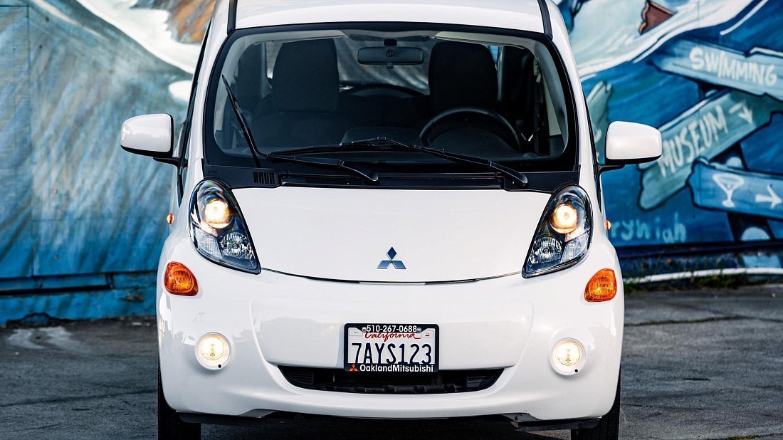 Mitsubishi i-MiEV Gen 1 (2010-2021) front fascia photo, grille, headlights, bumper, exterior