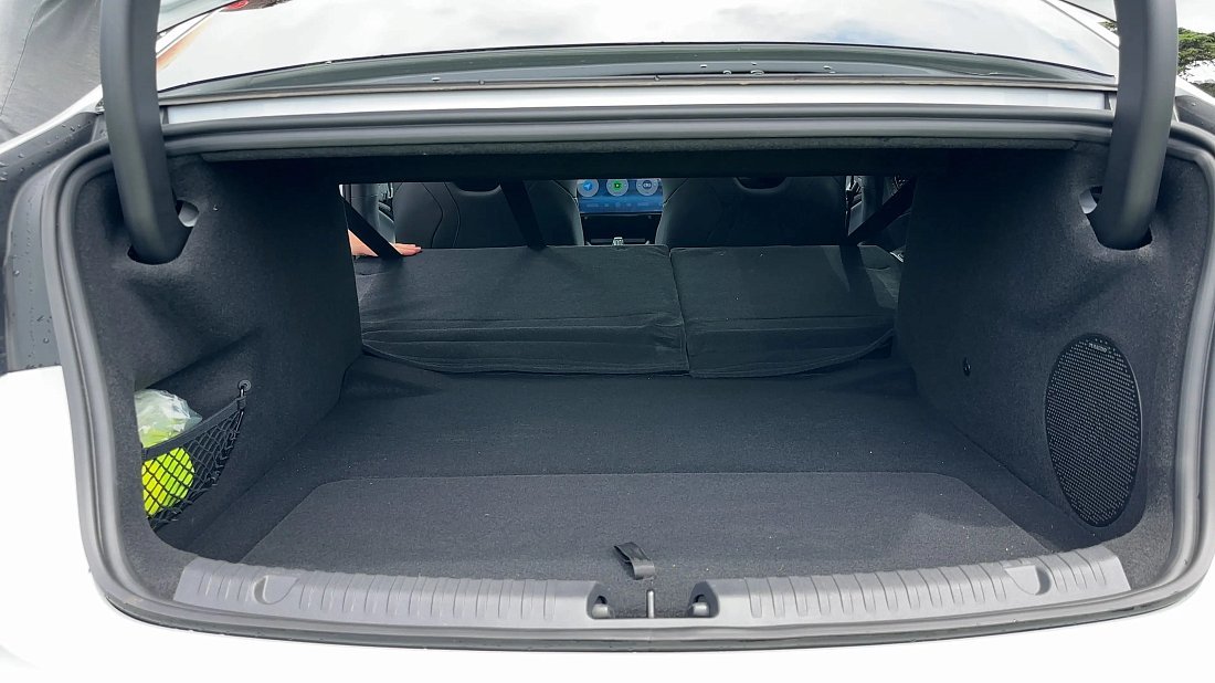 BYD Seal Comfort RWD (2025-…) trunk, boot, expanded, folded seats, maximum volume, max cargo, max capacity, max storage
