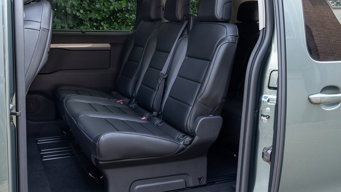 Toyota Proace Verso Electric L1 50 kWh (2024-...) rear seats, back seats, passenger seats, legroom, headroom, interior