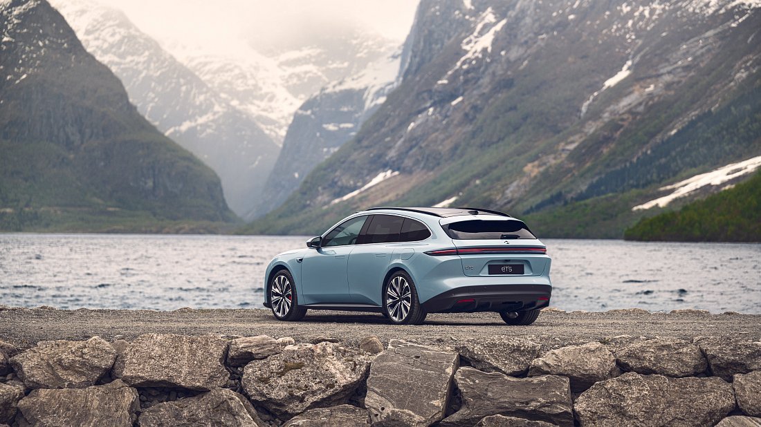 NIO ET5 Touring Standard Range (2023-…) rear quarter, three-quarter view, diagonal, exterior