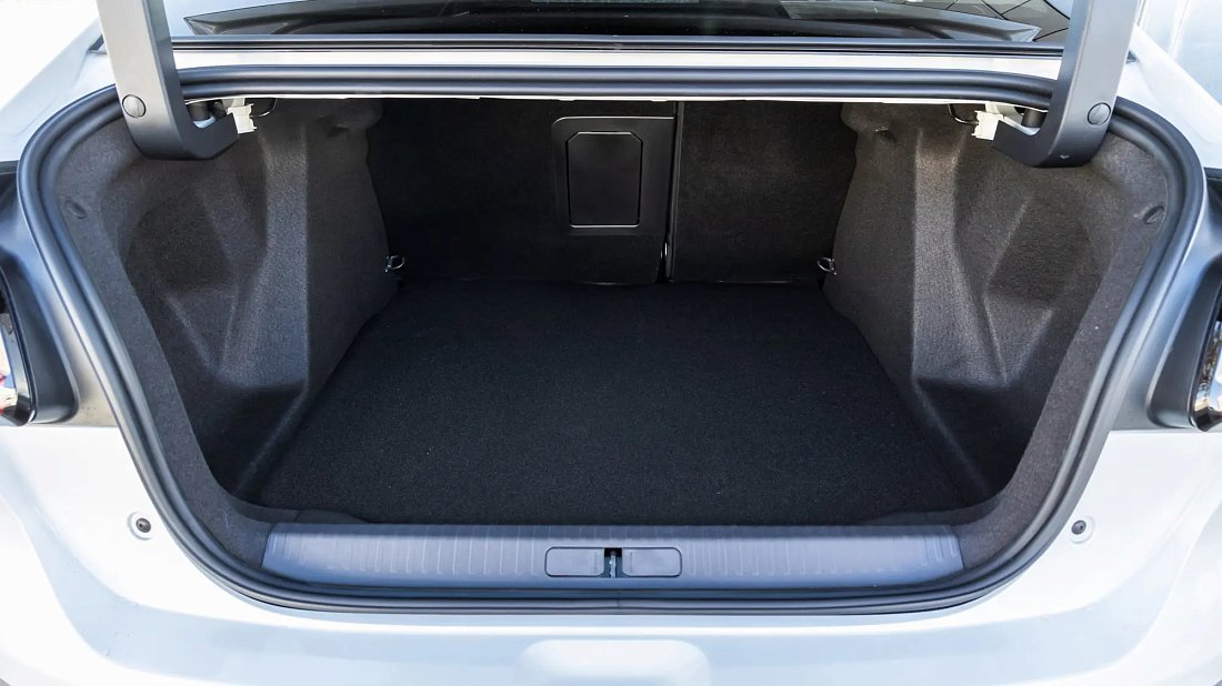 Citroën e-C4 X 54 kWh (2023-2024) trunk, boot, seats up, seats upright, cargo space, cargo volume, cargo capacity, storage