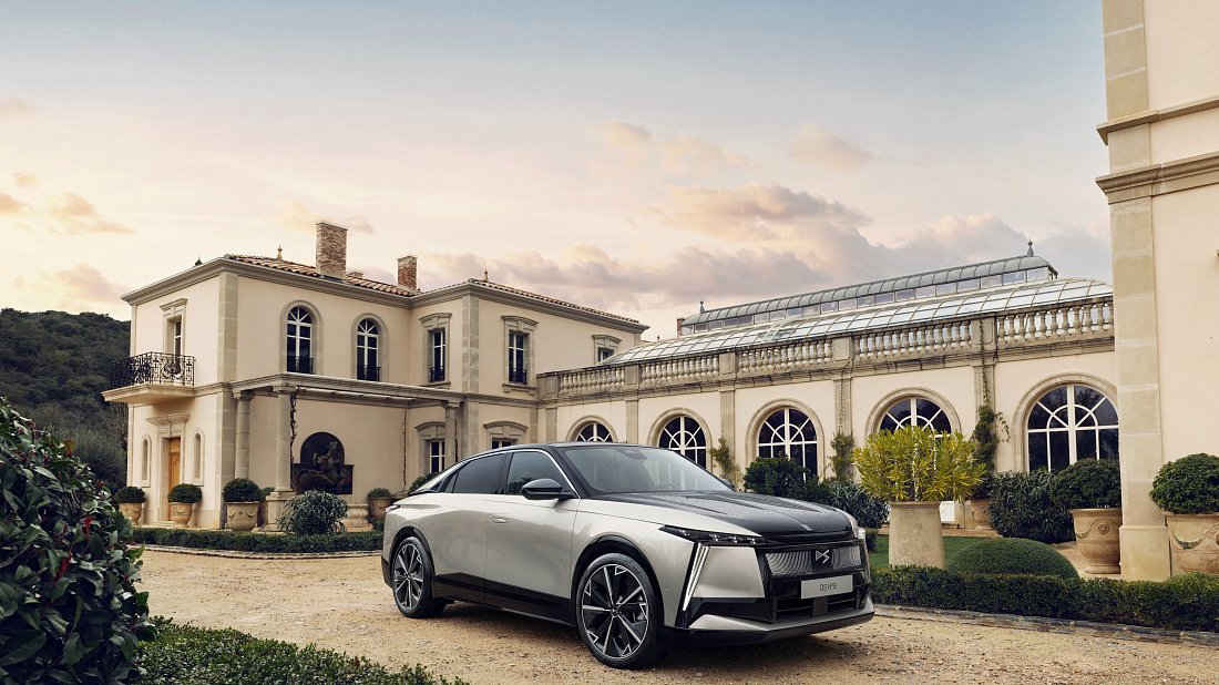 DS 8 AWD Long Range (2025-...) front view, front quarter, diagonal, exterior