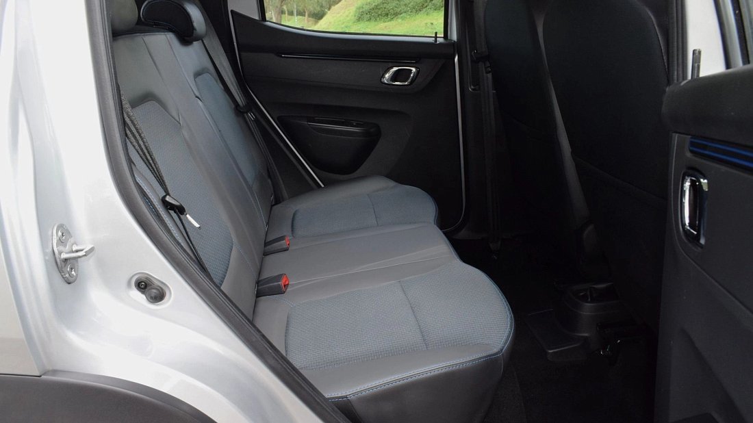 Dacia Spring Electric (2021-2022) rear seats photo, back seats, passenger seats, legroom, headroom, interior
