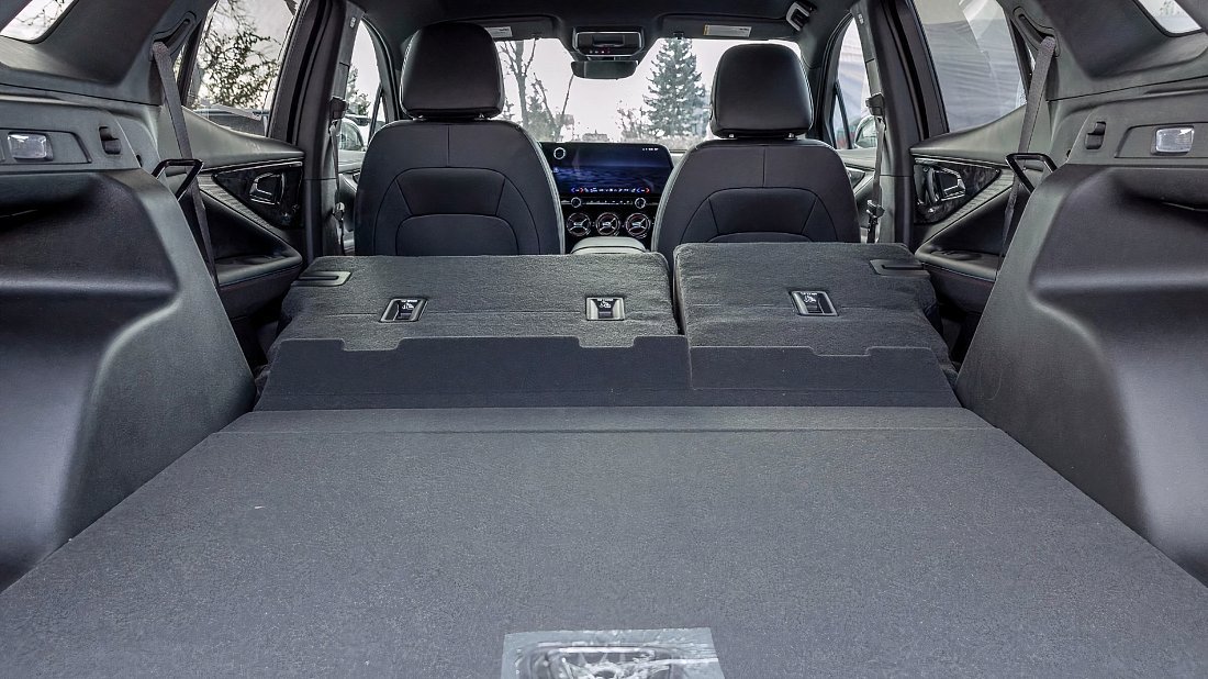 Chevrolet Blazer EV AWD (2023-…) trunk, boot, expanded, folded seats, maximum volume, max cargo, max capacity, max storage