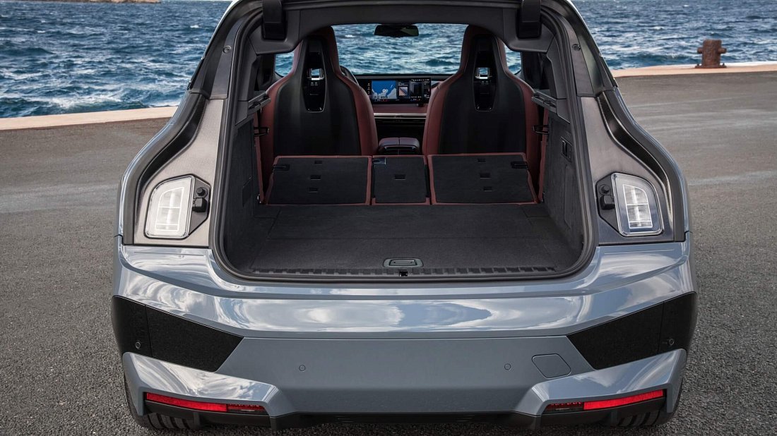 BMW iX M70 xDrive (2025-...) trunk, boot, expanded, folded seats, maximum volume, max cargo, max capacity, max storage
