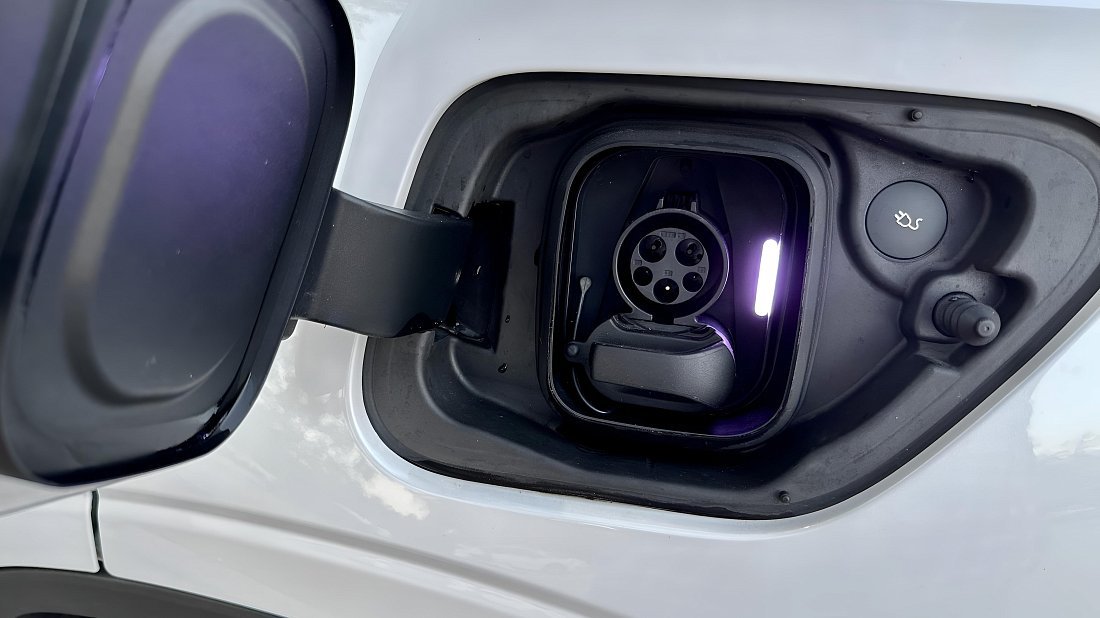 Polestar 2 Long Range Dual Motor (2023-…) charge port USA, charging, inlet, plug, connector