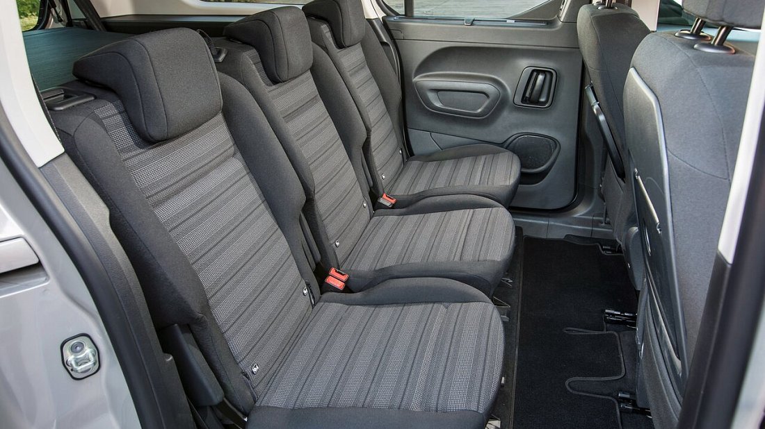 Opel Combo Electric Life XL 50 kWh (2021-2024) rear seats photo, back seats, passenger seats, legroom, headroom, interior