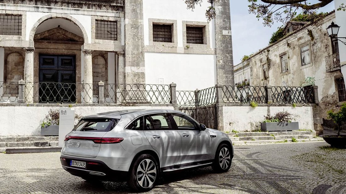 Mercedes EQC 400 4MATIC (2019-2023) rear quarter, three-quarter view, diagonal, exterior