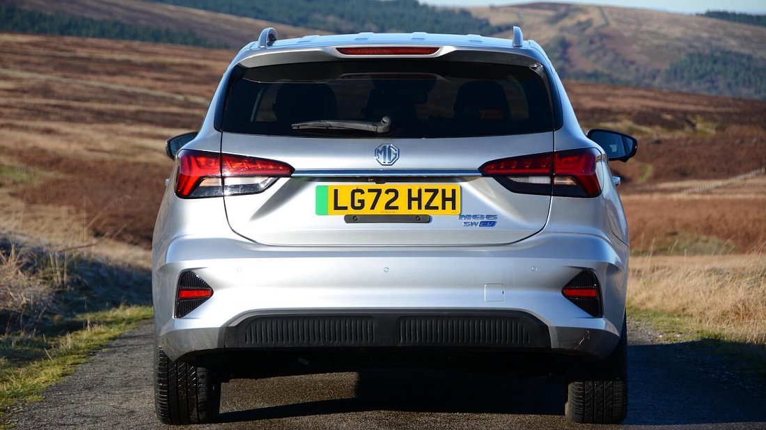 MG MG5 Electric Long Range (2022-…) rear view, taillights, trunk, spoiler, badge, bumper, exterior